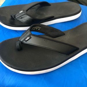 Women’s Nike Flip Flops Size 11